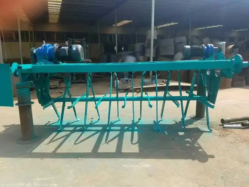 畜禽粪料翻堆机